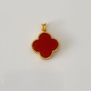 18k 15mm Red Clover Pendant